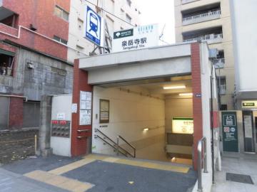 泉岳寺駅／徒歩2分・約160m